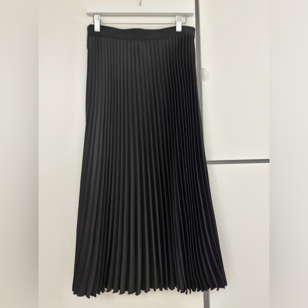 H&M Black Pleated Midi Skirt